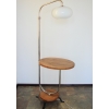 Lampa podłogowa retro z drewnianym blatem
